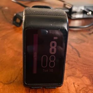Women’s Garmin Vivoactive hr GPS smartwatch-charger included